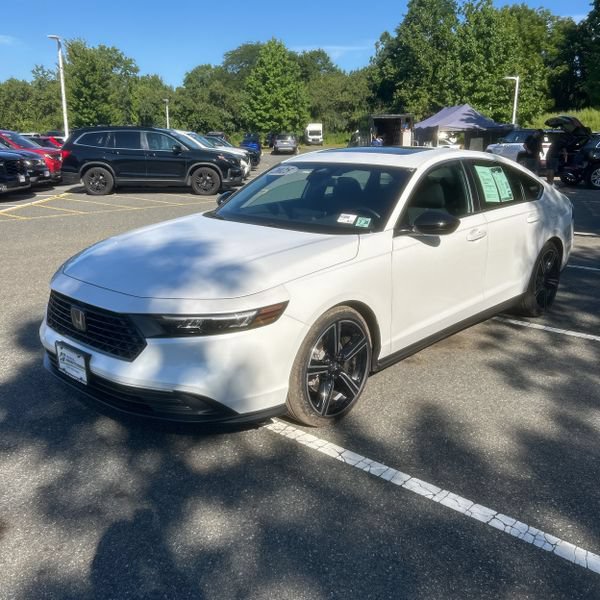 Used 2025 Honda Accord Sport image 3