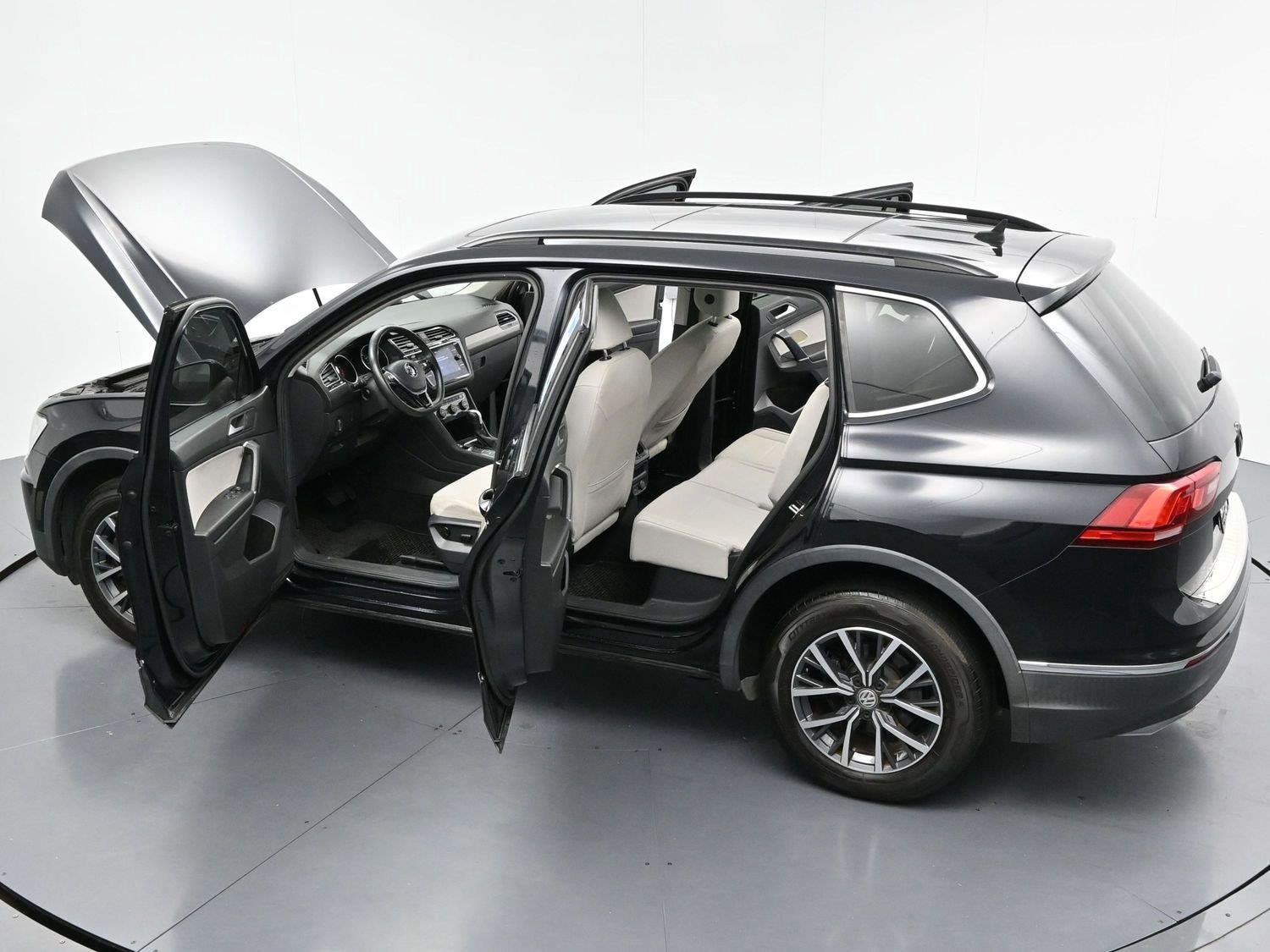 Used 2020 Volkswagen Tiguan SE w/ Panoramic Sunroof Package FWD image 41
