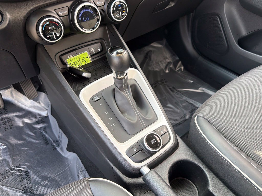 Used 2025 Hyundai Venue Limited FWD image 26