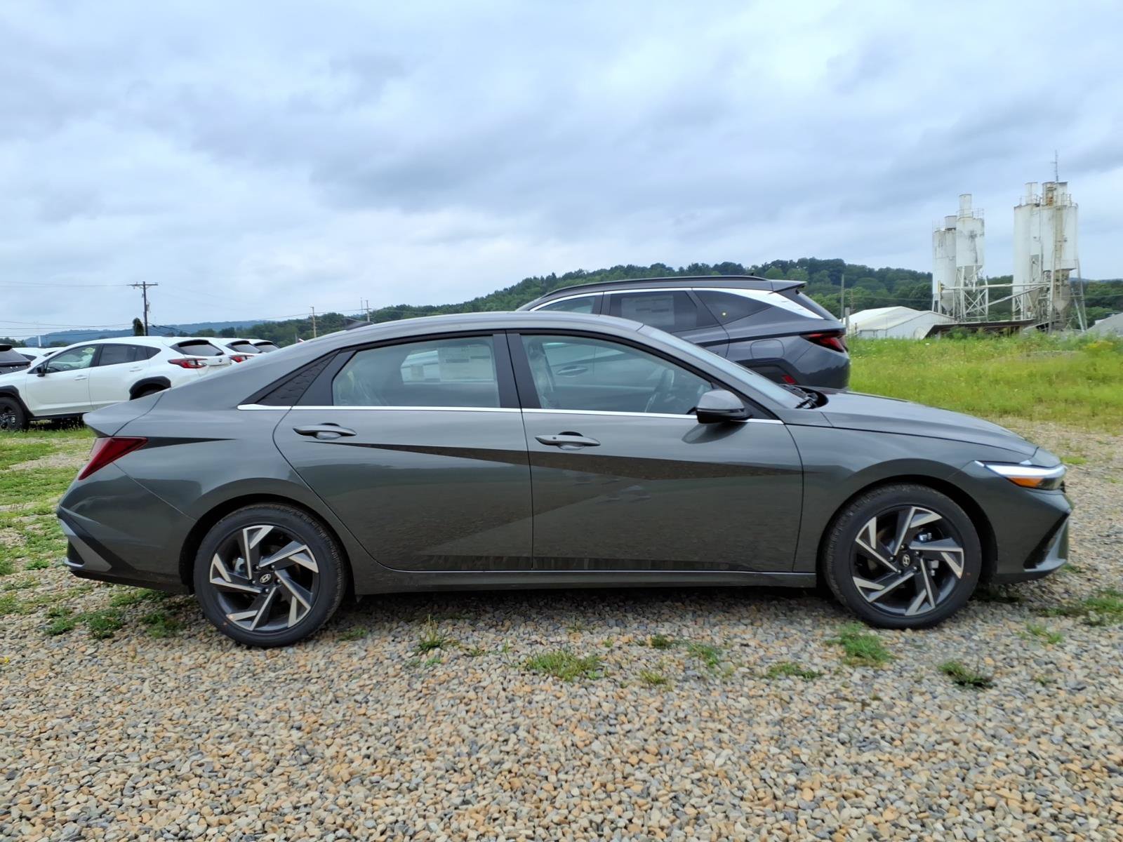 New 2026 Hyundai Elantra Limited FWD image 2