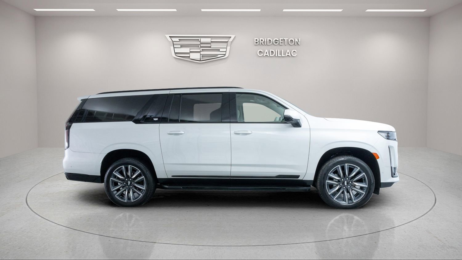 Used 2024 Cadillac Escalade ESV Sport Platinum w/ Heavy-Duty Trailer Package AWD/4WD image 8