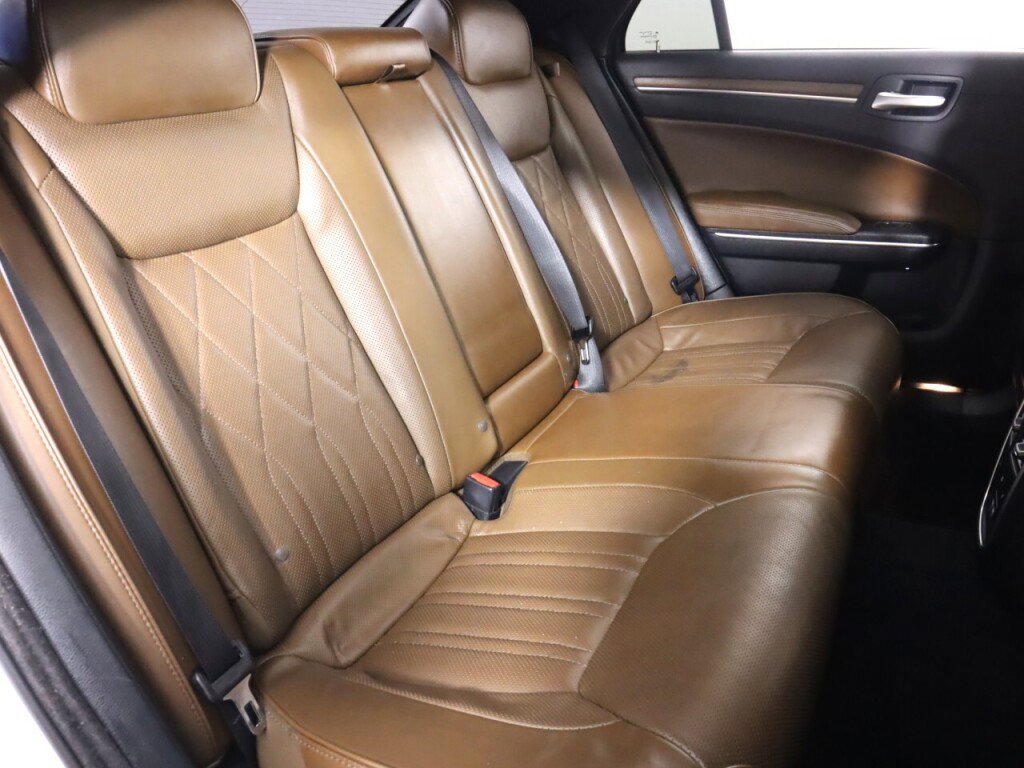 Used 2018 Chrysler 300 C w/ Safetytec Plus Group image 40