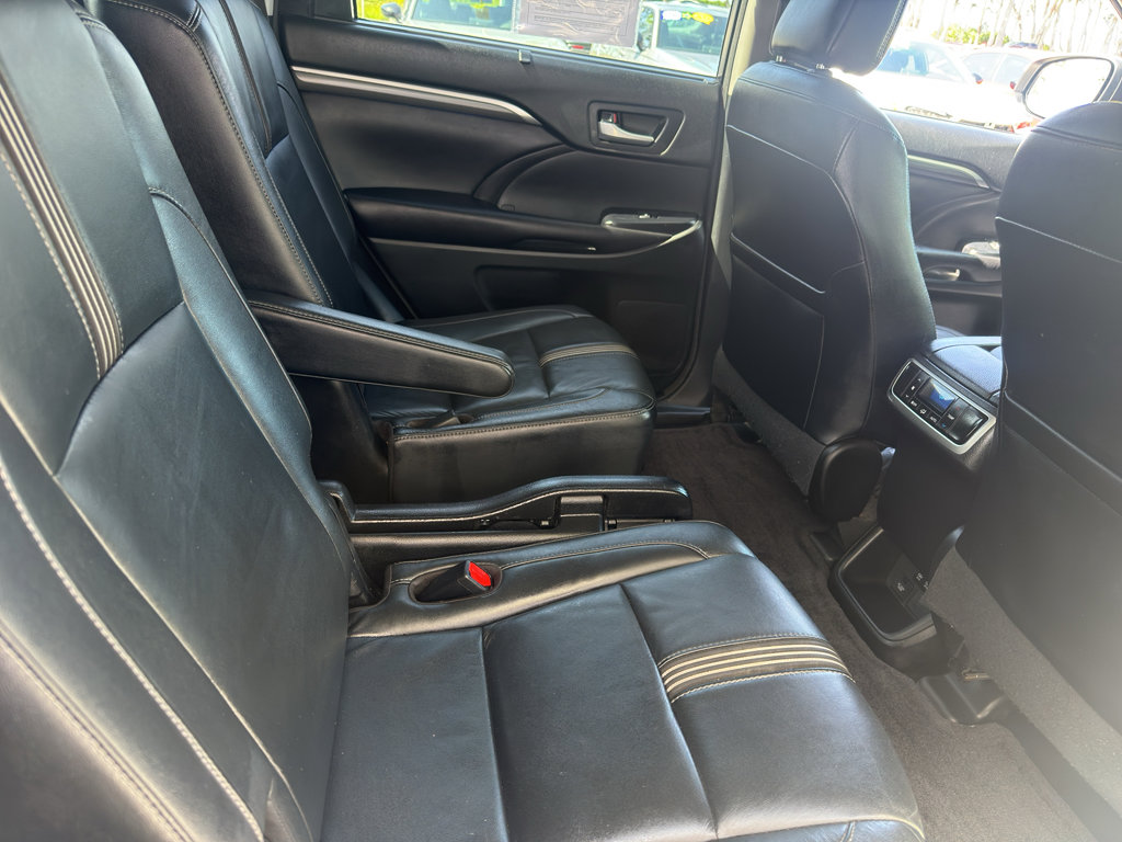 Used 2017 Toyota Highlander SE AWD/4WD image 13