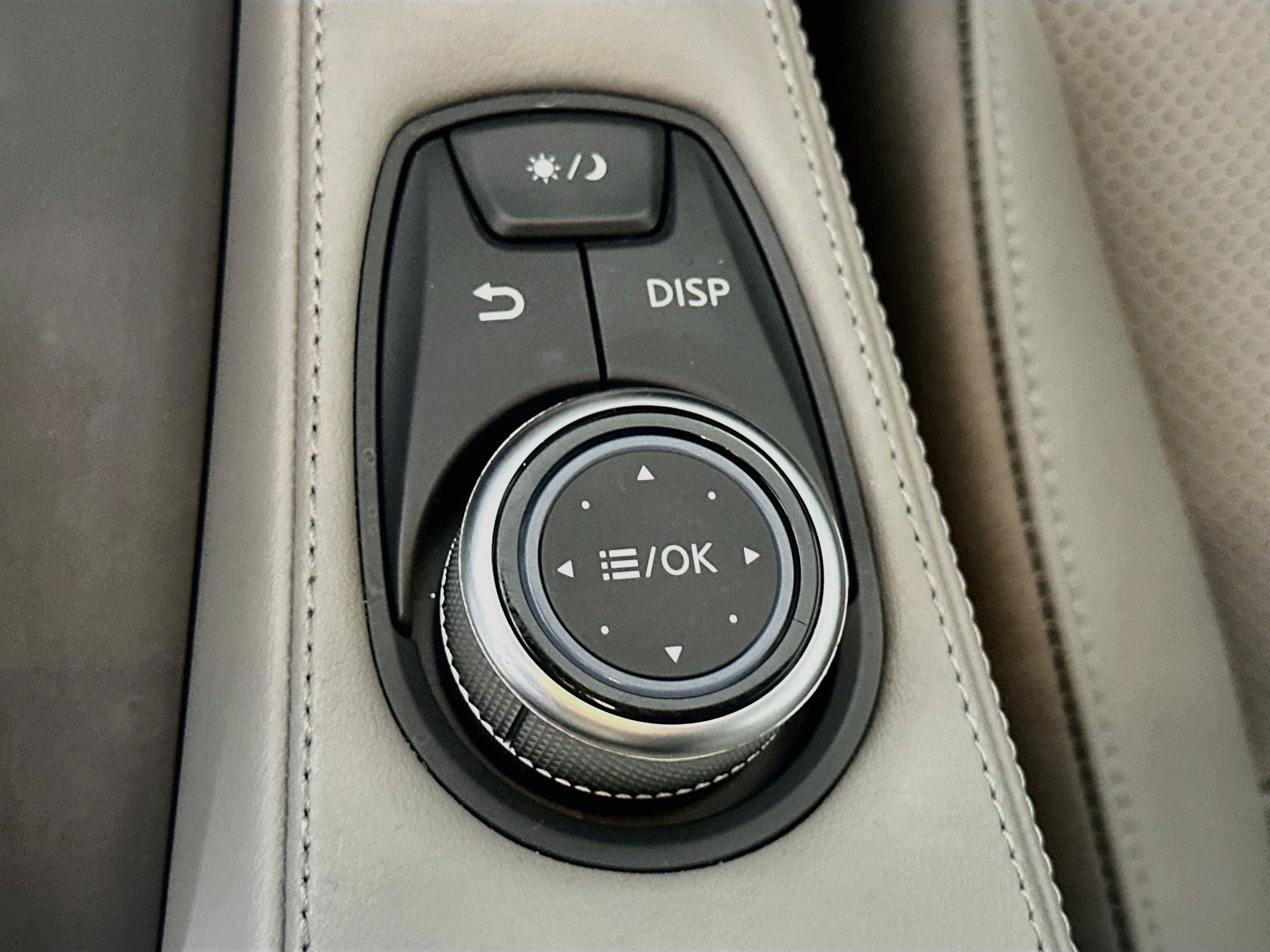 Used 2023 INFINITI QX50 Luxe FWD image 24