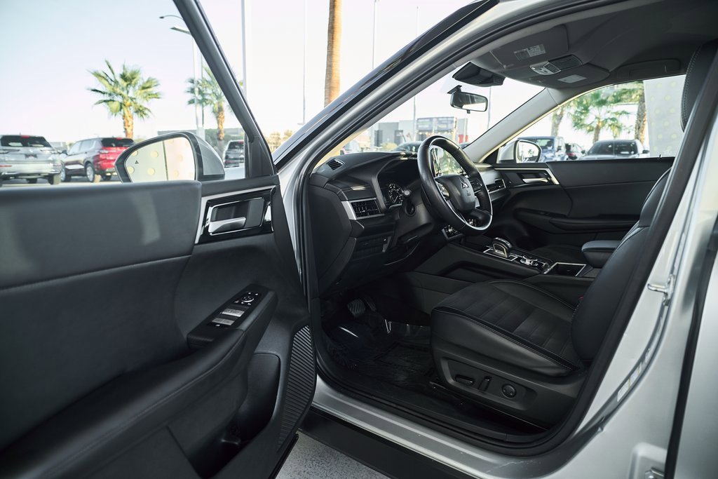 Used 2024 Mitsubishi Outlander SE image 15