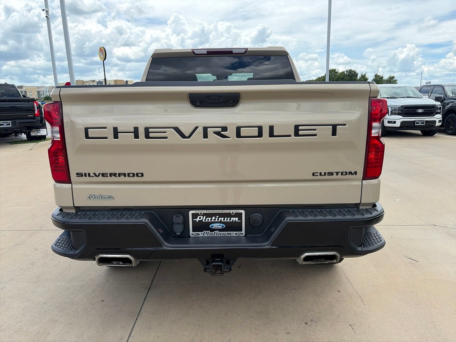 Used 2022 Chevrolet Silverado 1500 Custom Trail Boss w/ LPO, Dark Essentials Package AWD/4WD image 4