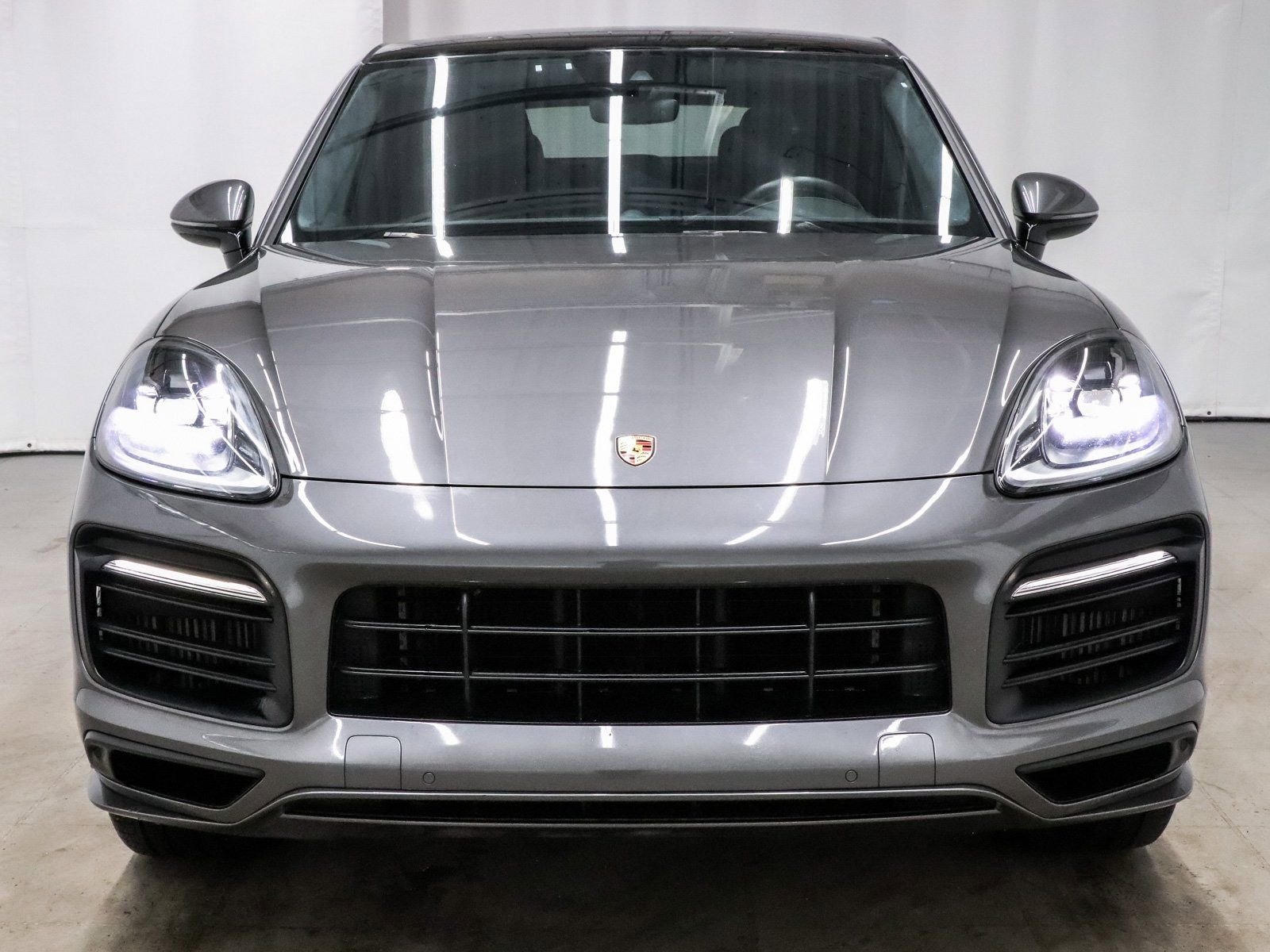 Used 2023 Porsche Cayenne GTS w/ Premium Package AWD/4WD image 2