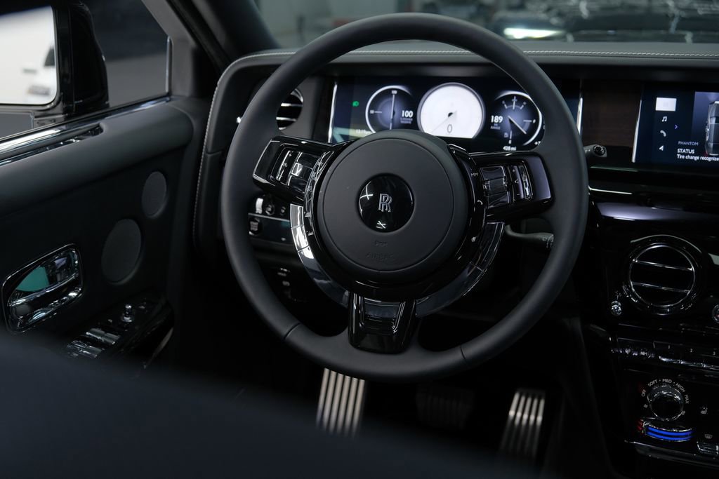 Used 2026 Rolls-Royce Phantom Sedan image 51