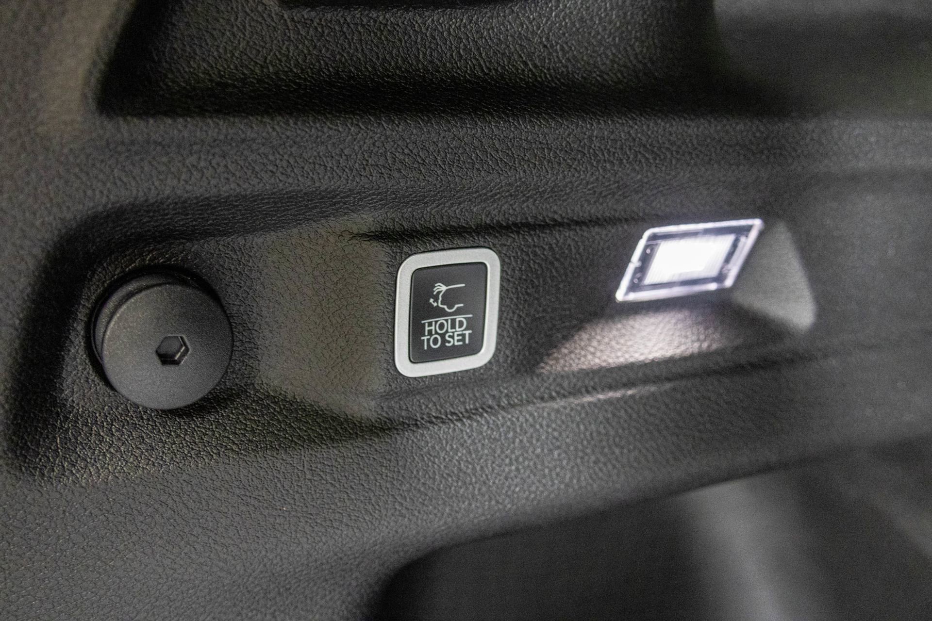 New 2025 Jeep Grand Cherokee L Altitude image 35