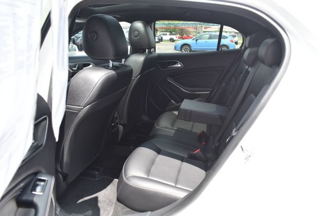 Used 2019 Mercedes-Benz GLA 250 4MATIC image 35