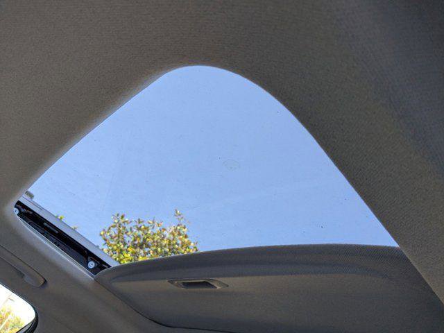 New 2025 Hyundai Venue SEL image 16