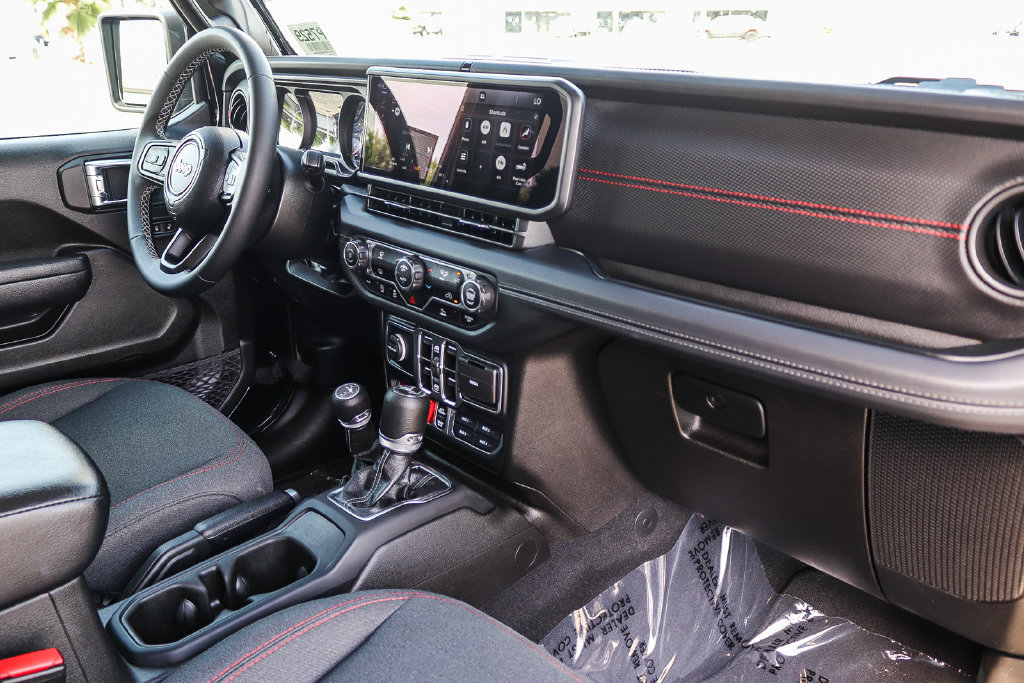 Used 2025 Jeep Wrangler Unlimited Rubicon AWD/4WD image 16