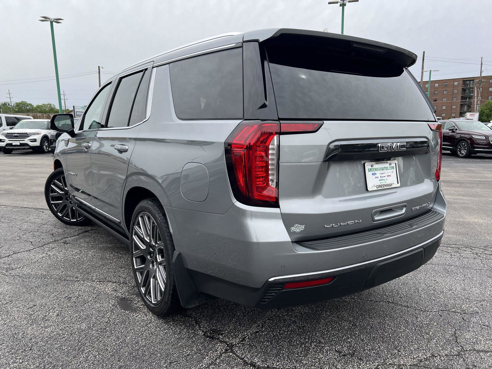 Used 2023 GMC Yukon Denali Ultimate AWD/4WD image 9