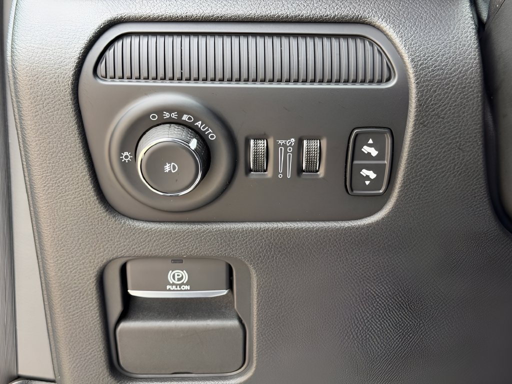 Used 2024 Jeep Wagoneer L Series II RWD image 12
