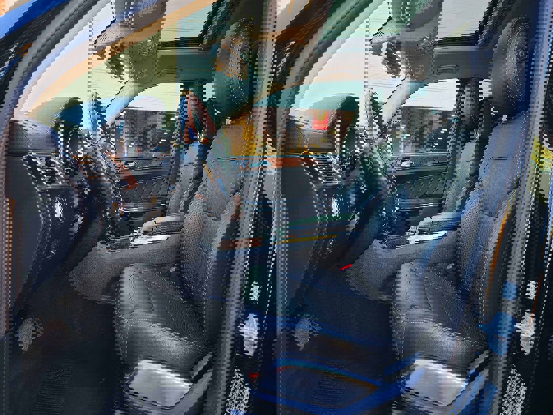 Used 2015 Mercedes-Benz GL 550 4MATIC image 12