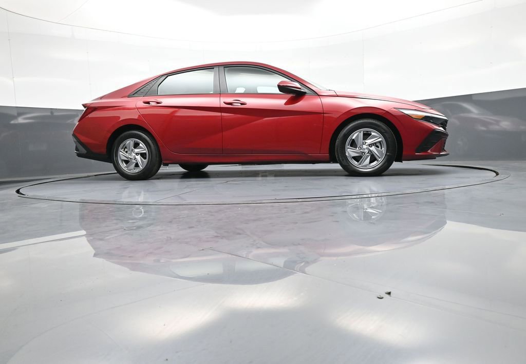 Certified 2024 Hyundai Elantra SE FWD image 28