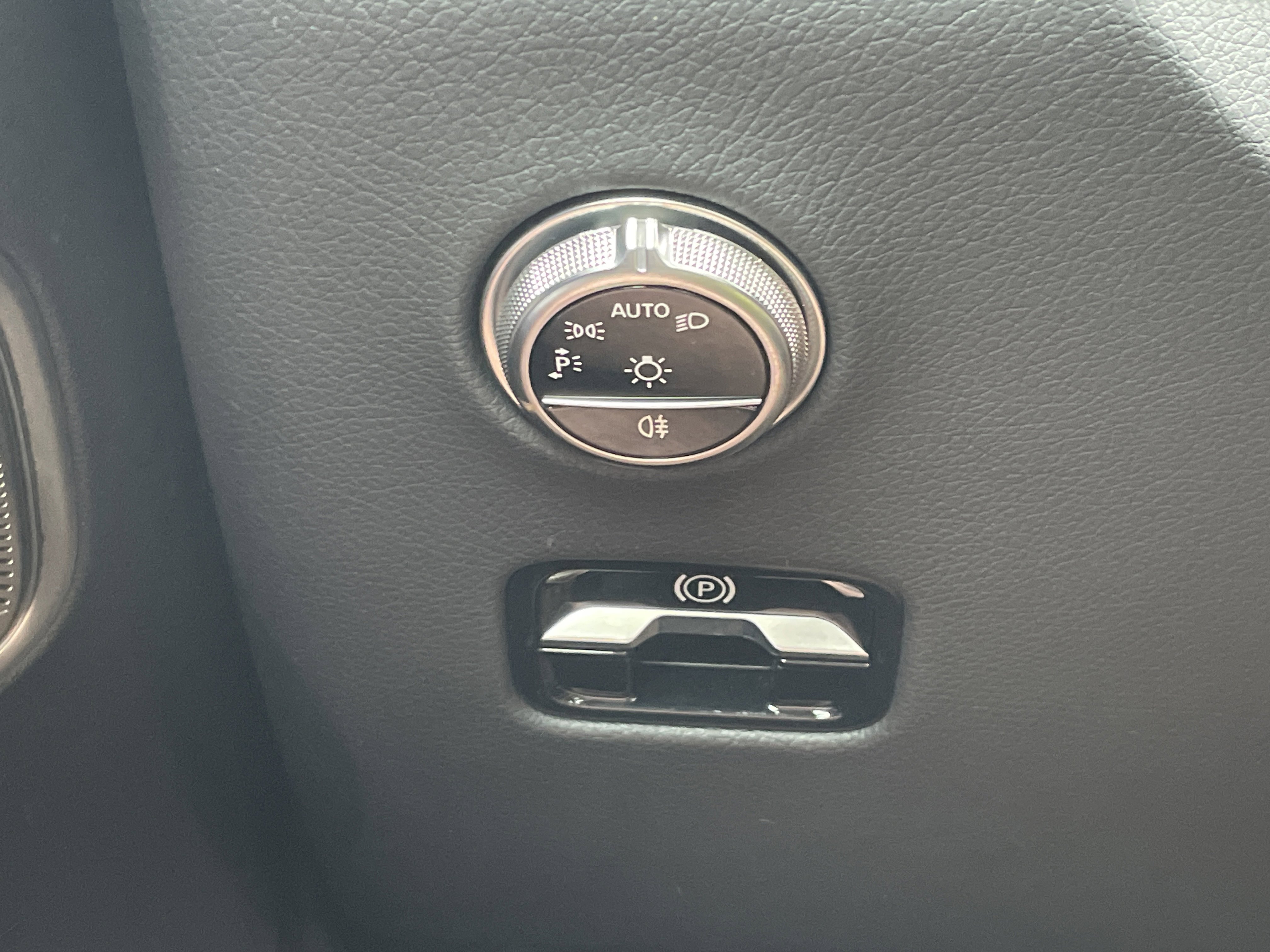 Certified 2025 Mercedes-Benz GLC 300 image 25