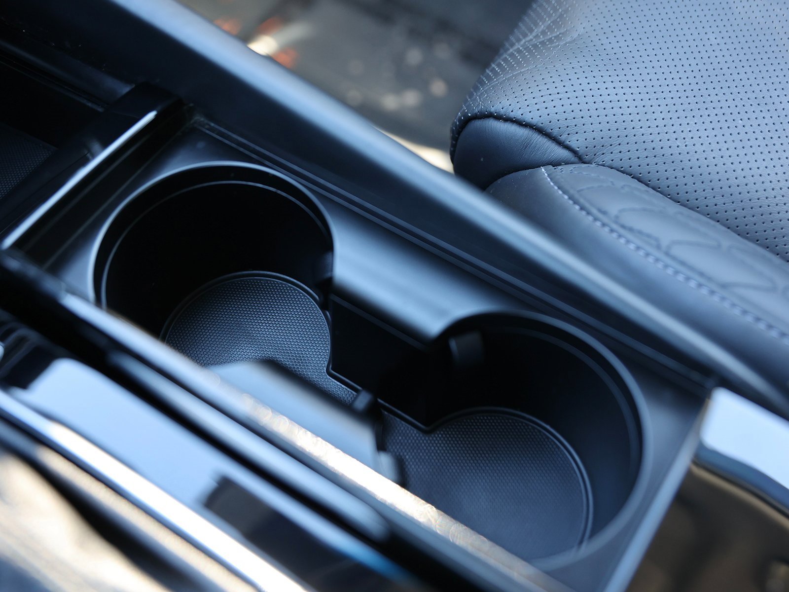 Used 2018 Kia Cadenza Limited w/ Paint Protection Package image 28