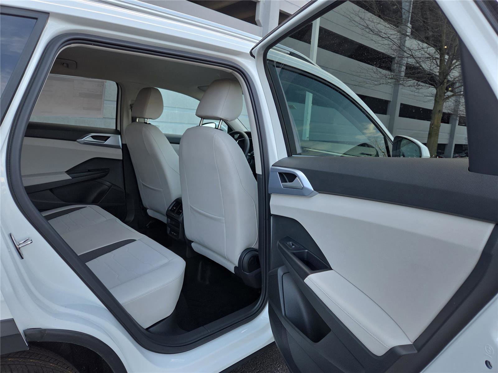 New 2026 Volkswagen Taos SE image 28