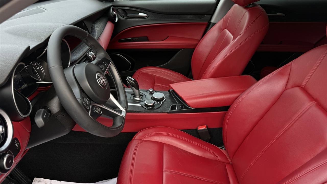 Used 2019 Alfa Romeo Stelvio AWD image 28