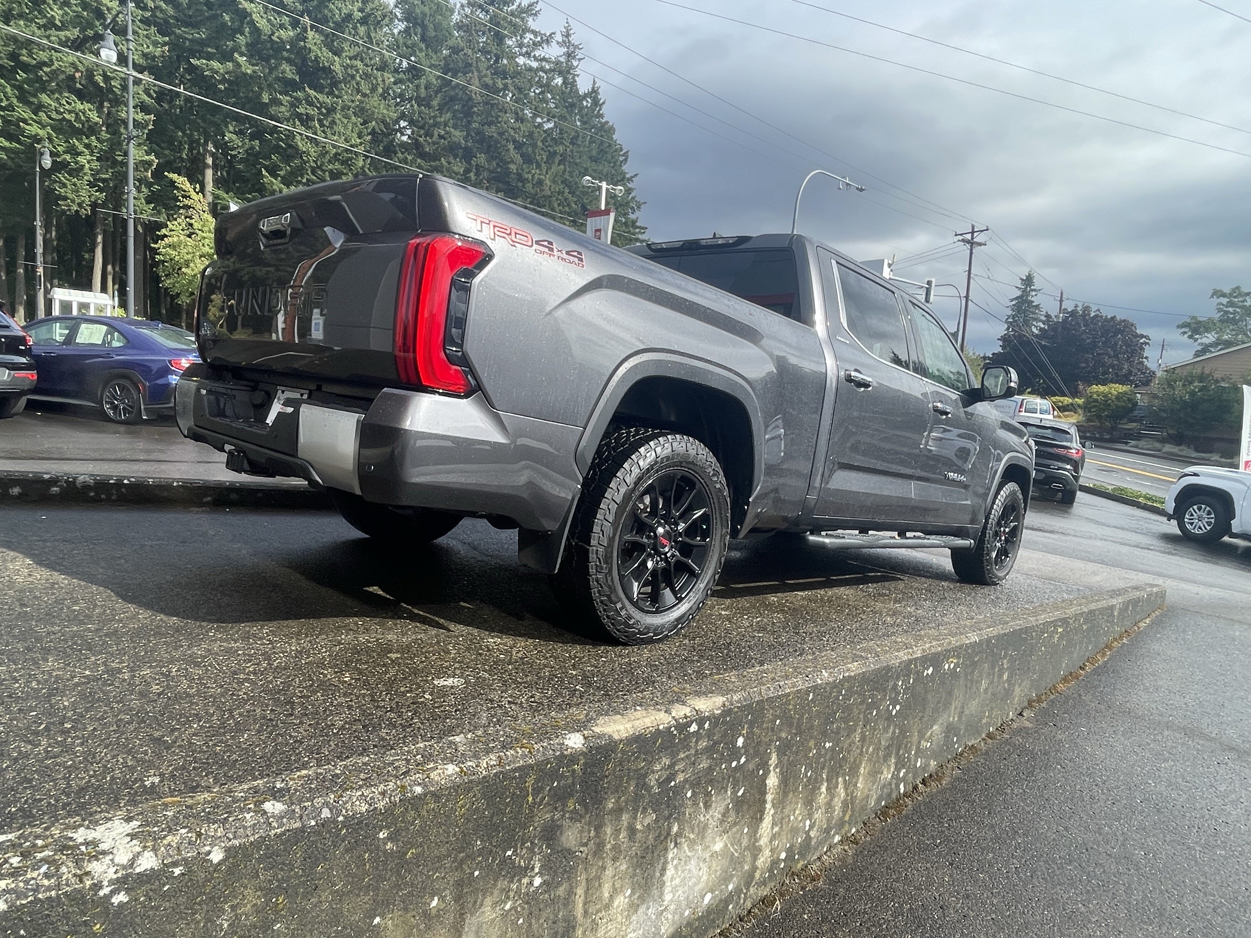 Used 2022 Toyota Tundra Limited w/ TRD Off-Road Package AWD/4WD image 7