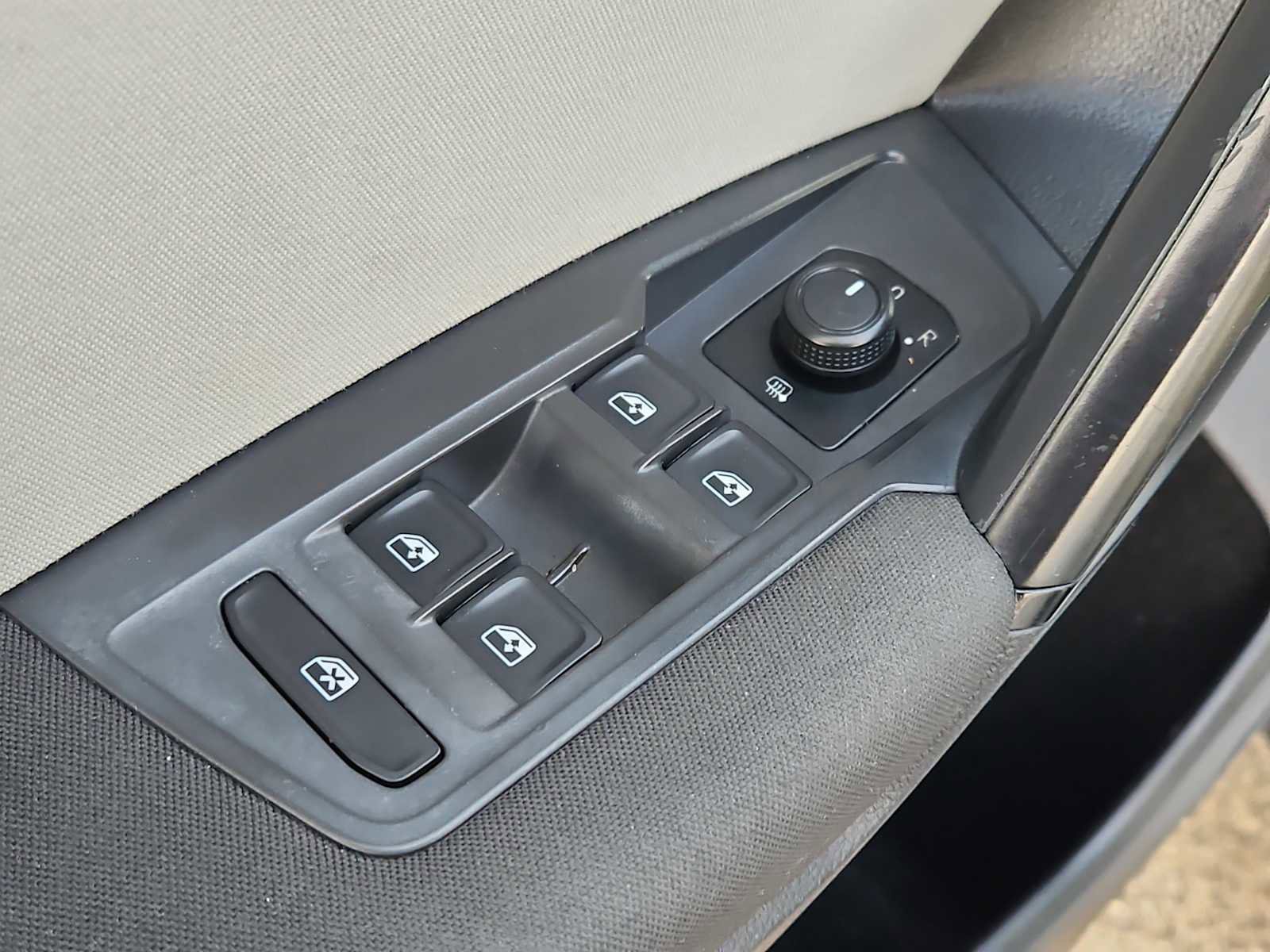 Used 2019 Volkswagen Tiguan S w/ Driver Assistance Package image 21