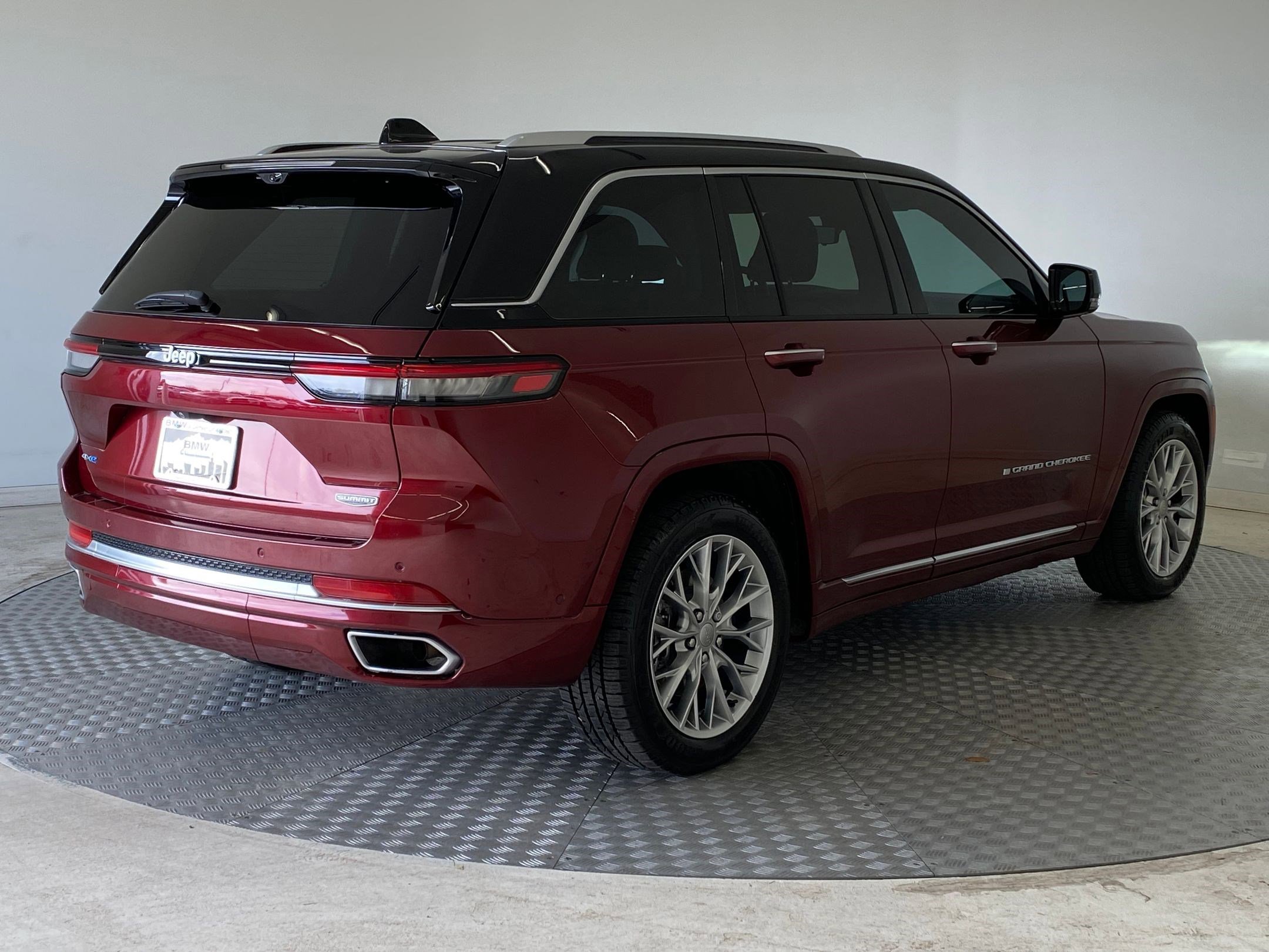 Used 2023 Jeep Grand Cherokee Summit w/ Advanced Protech Group IV image 9