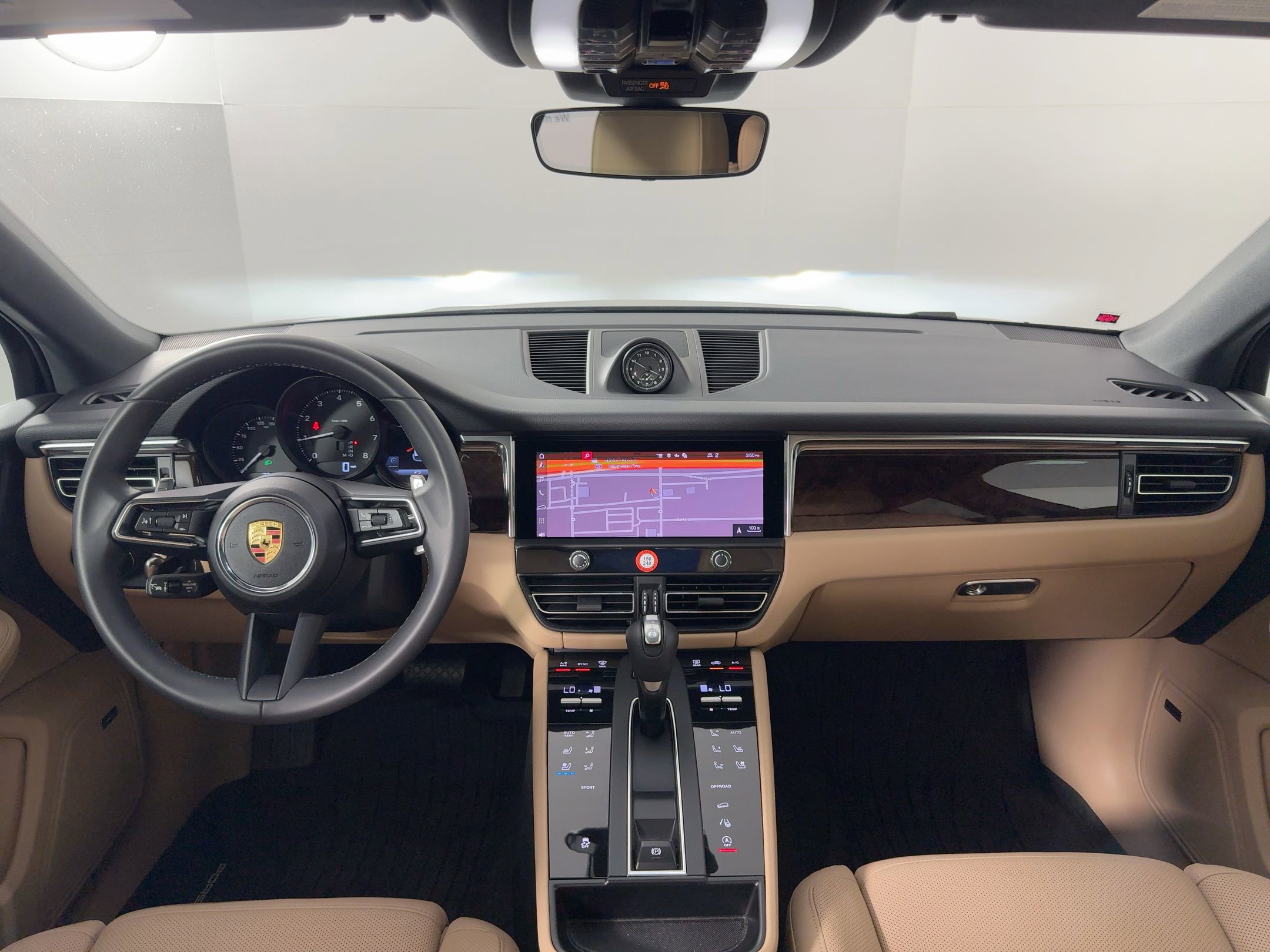 Certified 2025 Porsche Macan image 16