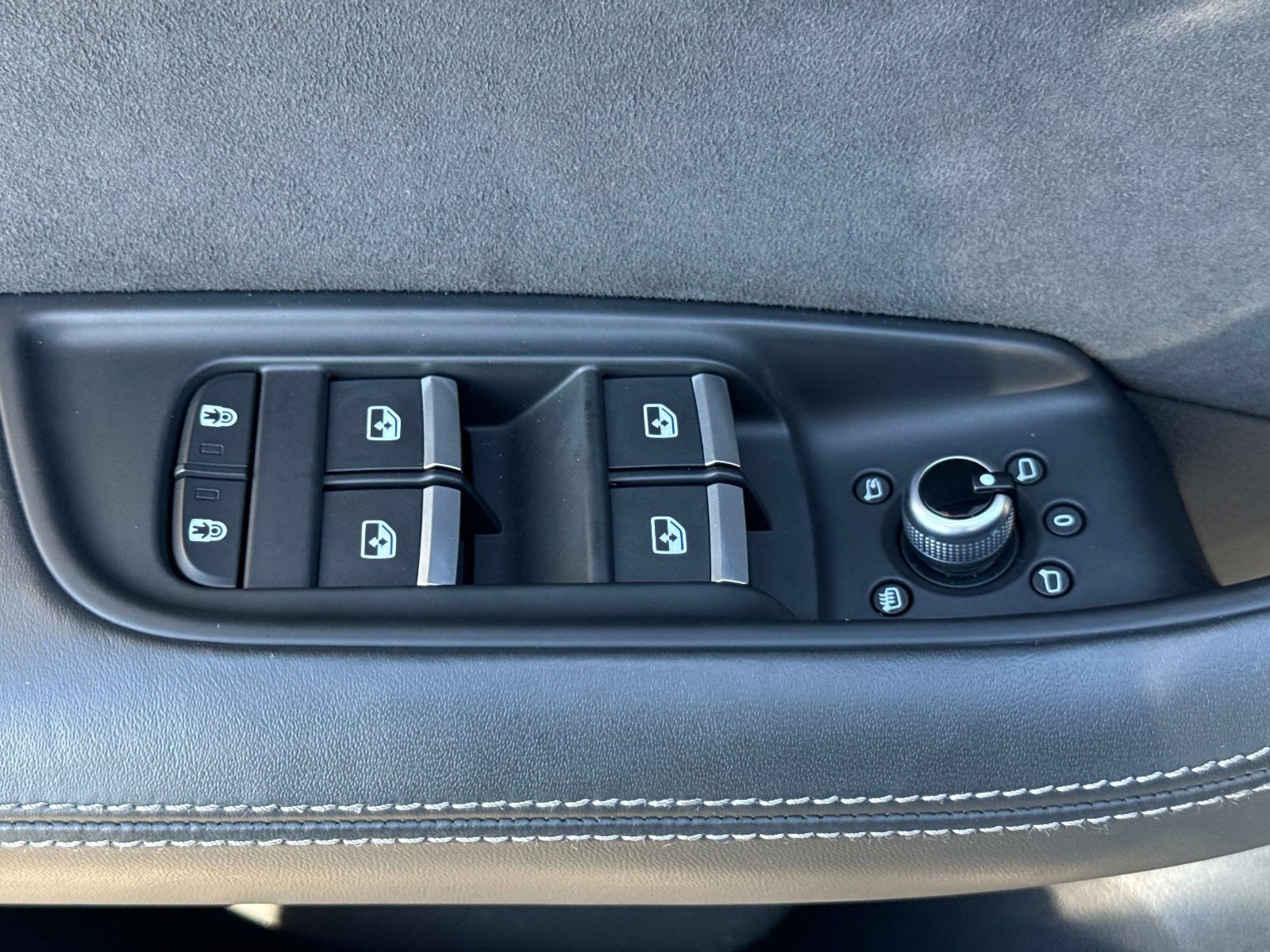 Used 2023 Audi SQ7 Prestige w/ Sport Package AWD/4WD image 22