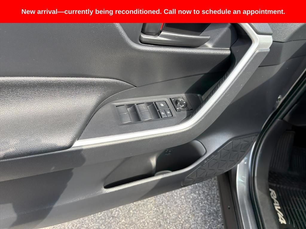 Used 2021 Toyota RAV4 SE w/ Weather & Moonroof Package AWD/4WD image 25