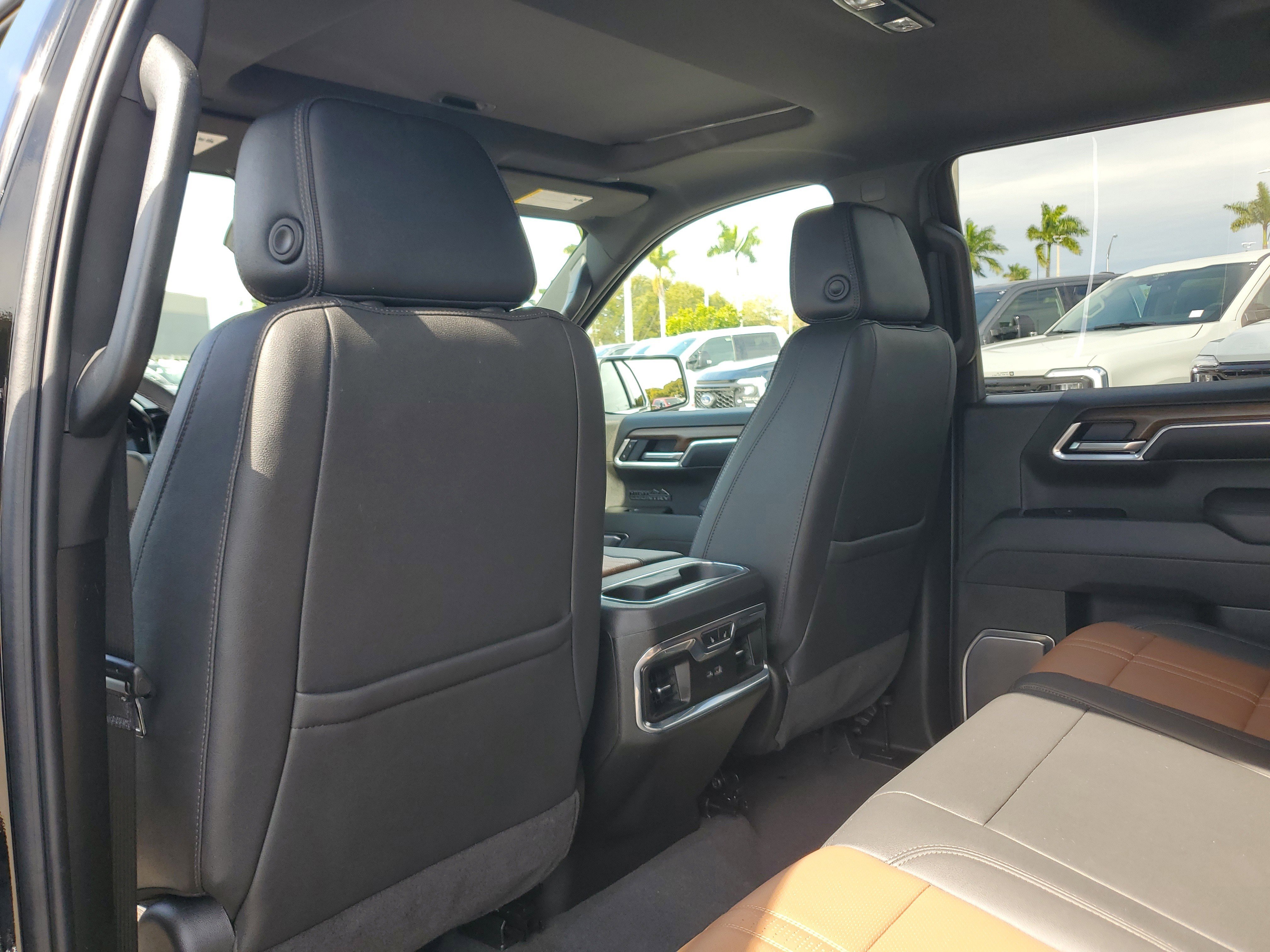 Used 2025 Chevrolet Silverado 1500 High Country w/ High Country Premium Package image 15