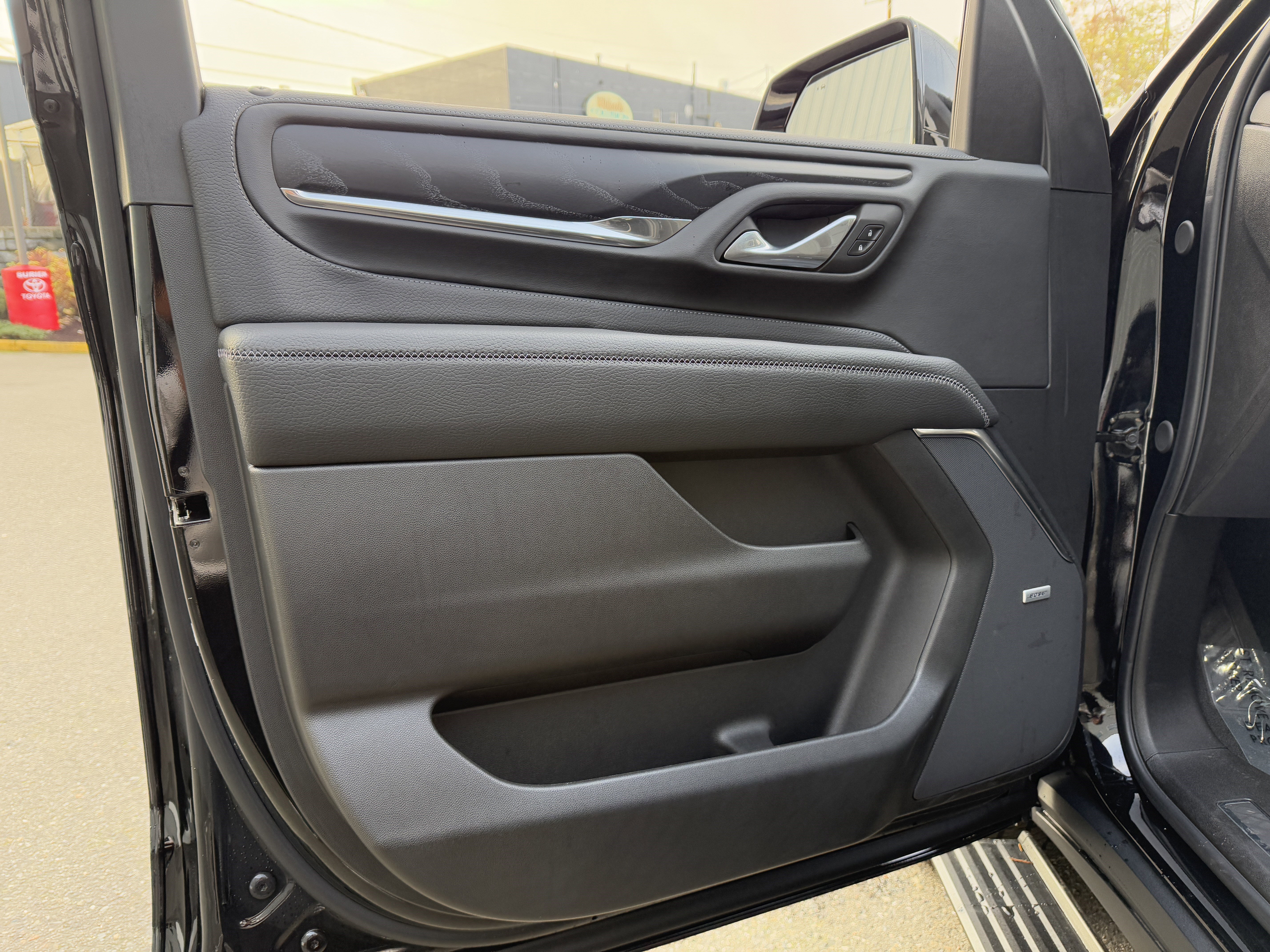 Used 2023 GMC Yukon XL Denali image 11