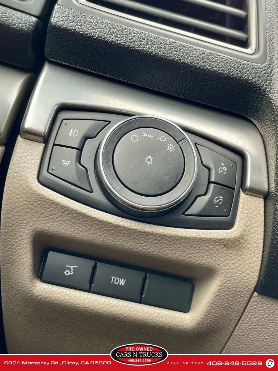 Used 2018 Ford Explorer XLT w/ Equipment Group 201A image 26