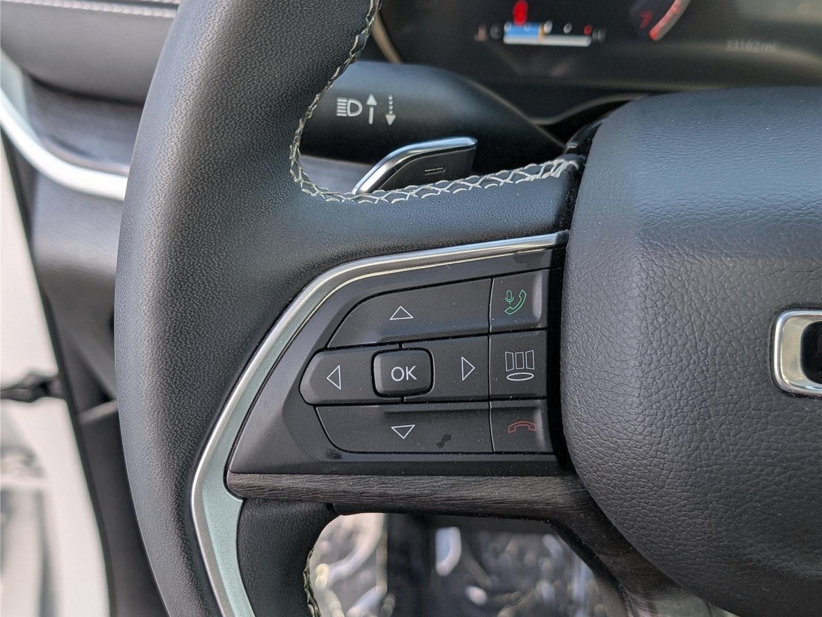 Used 2023 Jeep Grand Cherokee Limited AWD/4WD image 24