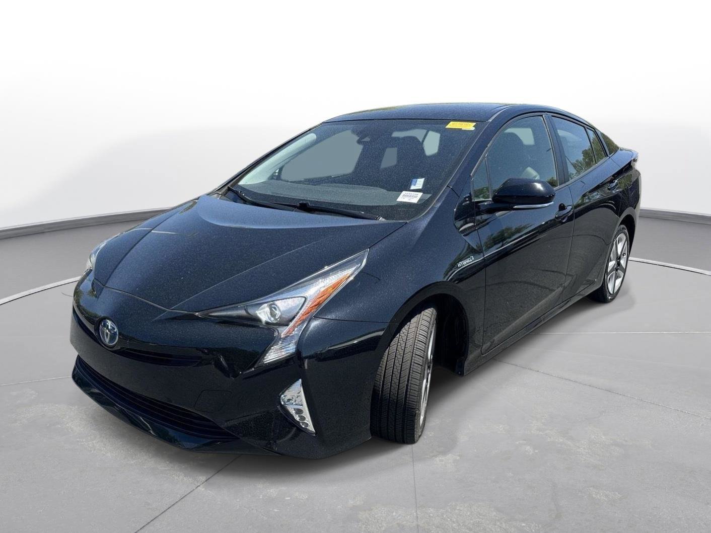 Used 2017 Toyota Prius Three Touring FWD video 2