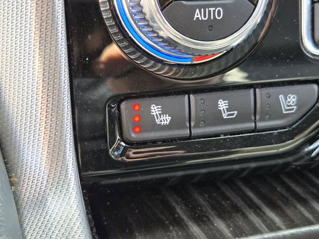 Used 2021 GMC Yukon XL Denali w/ Denali Premium Package image 25