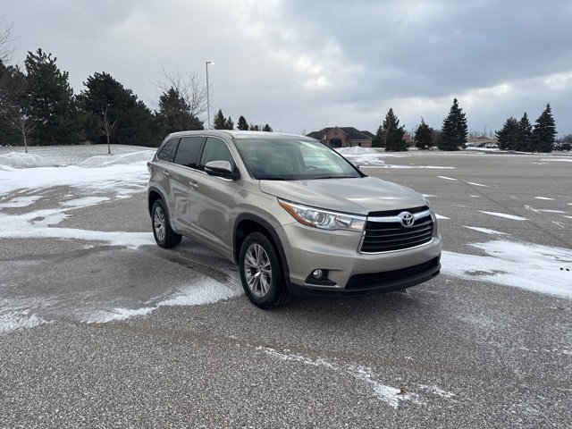Used 2016 Toyota Highlander Plus image 3