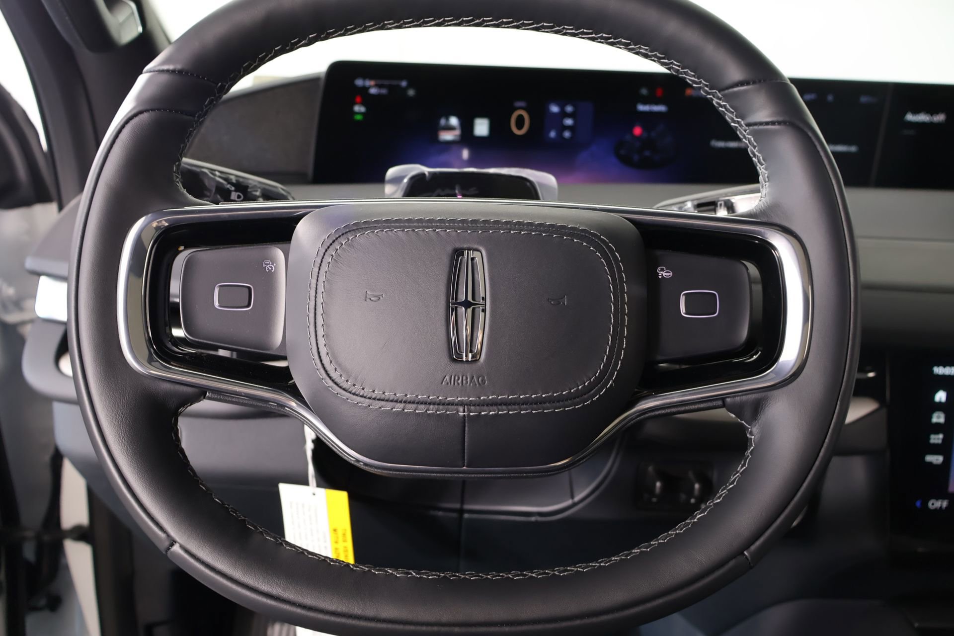 New 2026 Lincoln Navigator Reserve AWD/4WD image 3