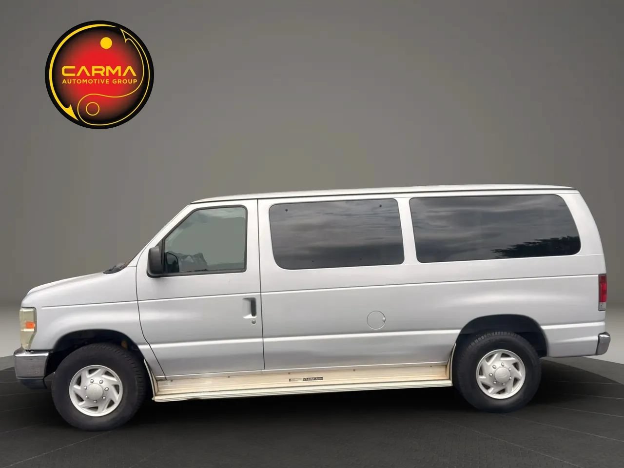 Used 2008 Ford E-350 and Econoline 350 XLT RWD image 2