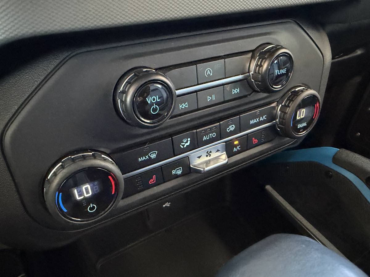 Used 2023 Ford Bronco Black Diamond AWD/4WD image 17
