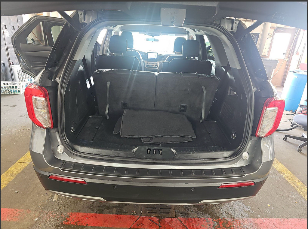 Used 2023 Ford Explorer XLT w/ Equipment Group 202A AWD/4WD image 19