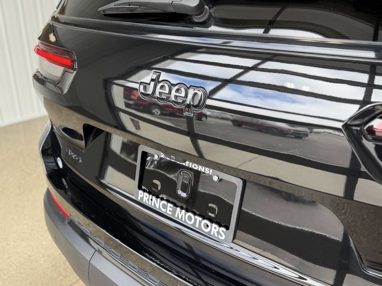 Used 2023 Jeep Grand Cherokee L Laredo AWD/4WD image 14