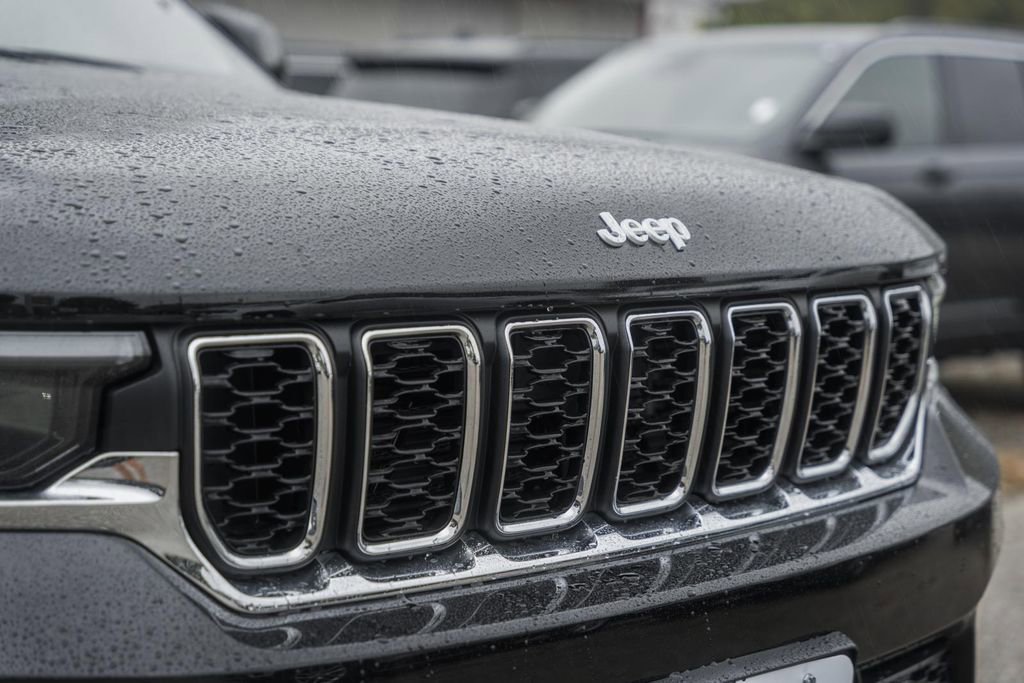 New 2025 Jeep Grand Cherokee Laredo X w/ Luxury Tech Group I image 12