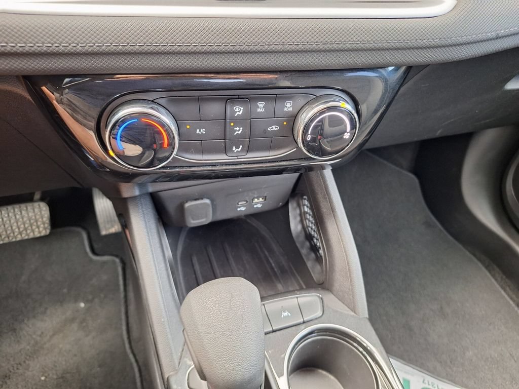 Used 2025 Chevrolet TrailBlazer LT FWD image 13