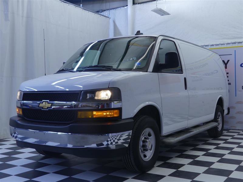 Used 2024 Chevrolet Express 2500 w/ Driver Convenience Package RWD image 4