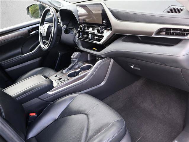 Certified 2024 Toyota Highlander Limited AWD/4WD image 29