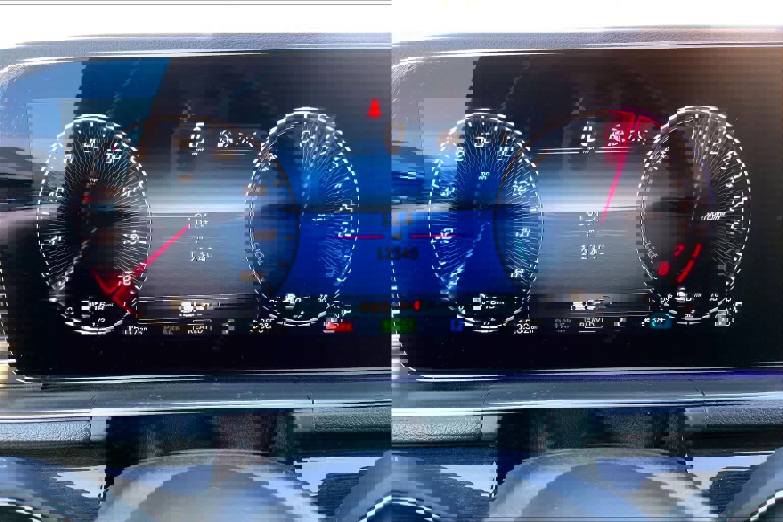 Used 2025 Mercedes-Benz GLE 450e 4MATIC image 25