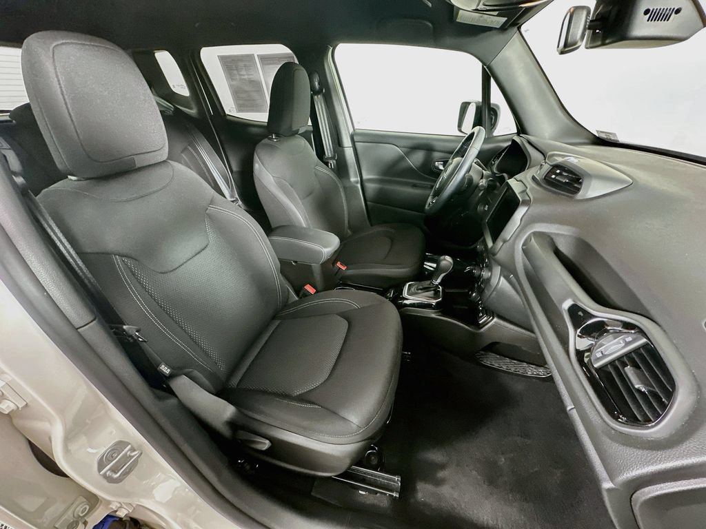 Certified 2022 Jeep Renegade Altitude w/ Convenience Group AWD/4WD image 39