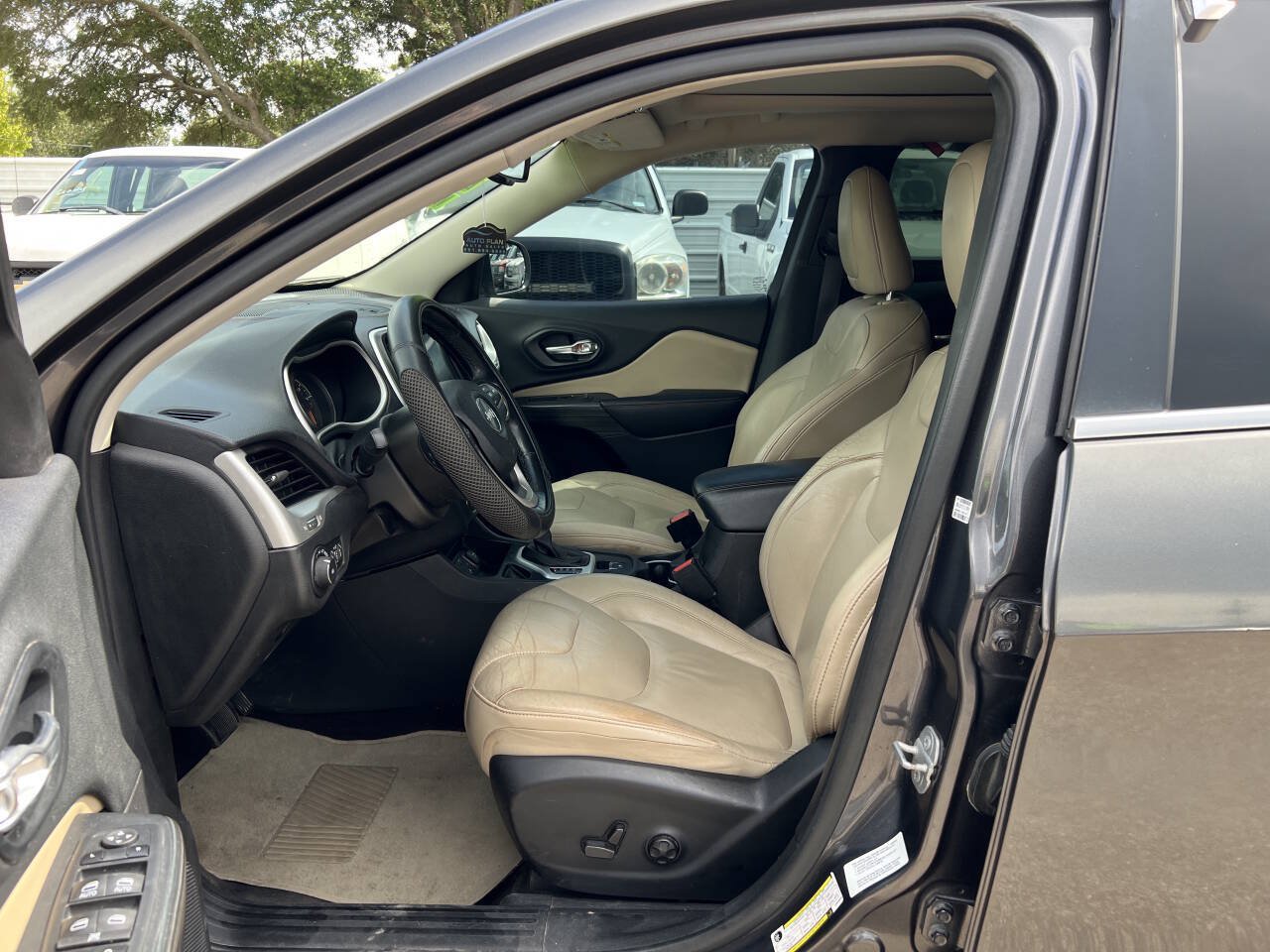 Used 2016 Jeep Cherokee Limited FWD image 10