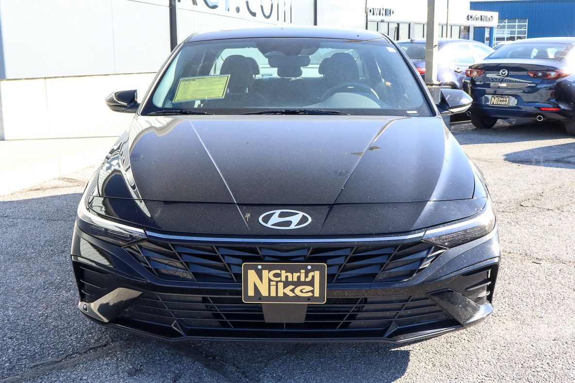 Used 2025 Hyundai Elantra SEL FWD image 2